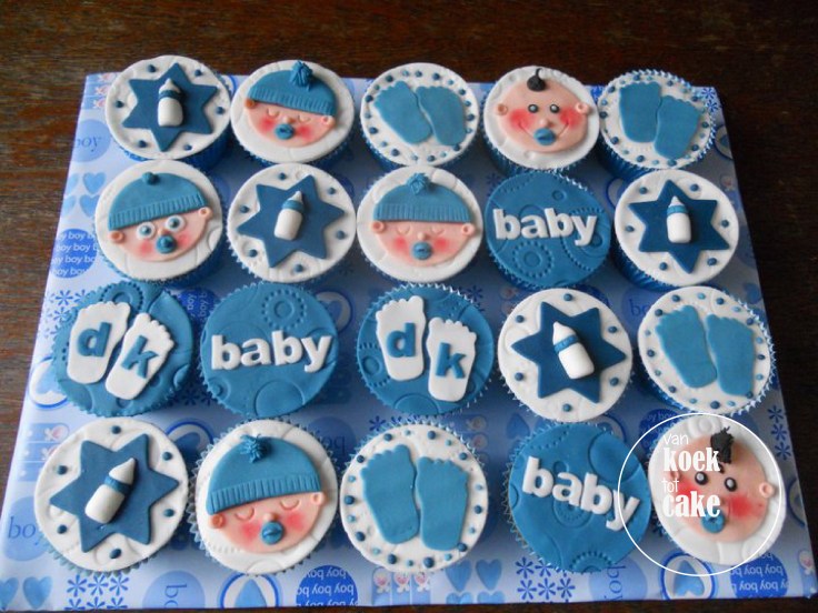 Versierde babyshower cupcakes met fondant