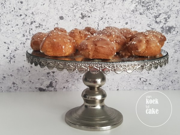 soesjes met gezouten karamel karamelsaus salty caramel