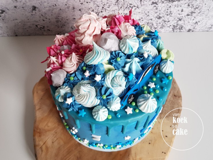 Verjaardagstaart jongen en meisje blauw en roze