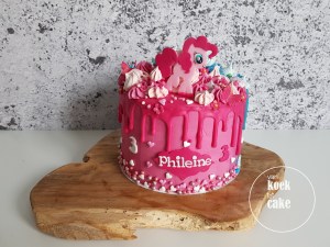 Verjaardagstaart jongen en meisje blauw en roze