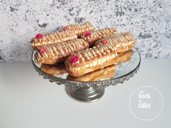 ecalairs gevuld met room en witte chocolade