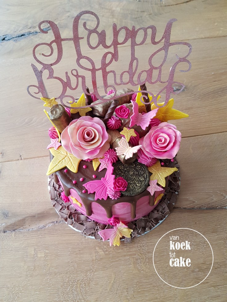 Verjaardagstaart roze goud en heel veel chocolade