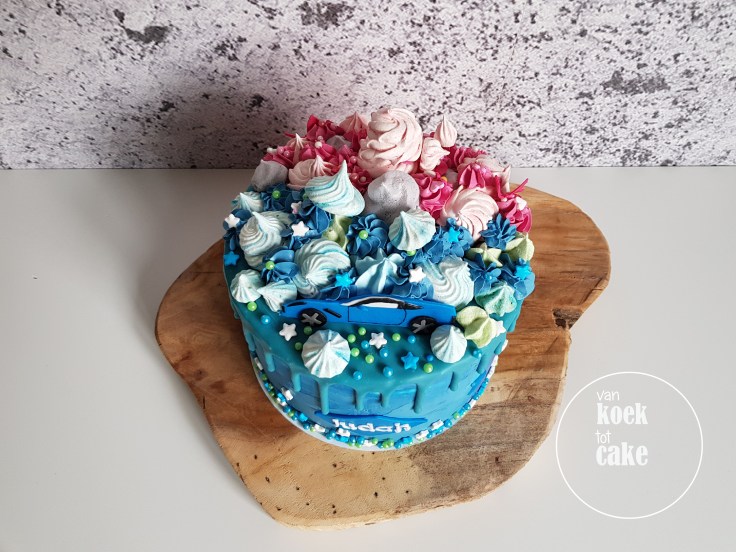 verjaardagstaart jongen en meisje in één taart: roze my little pony en blauw race auto