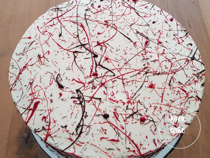 Verjaardagstaart met spetters en frambozenvulling - van koek tot cake Middelburg