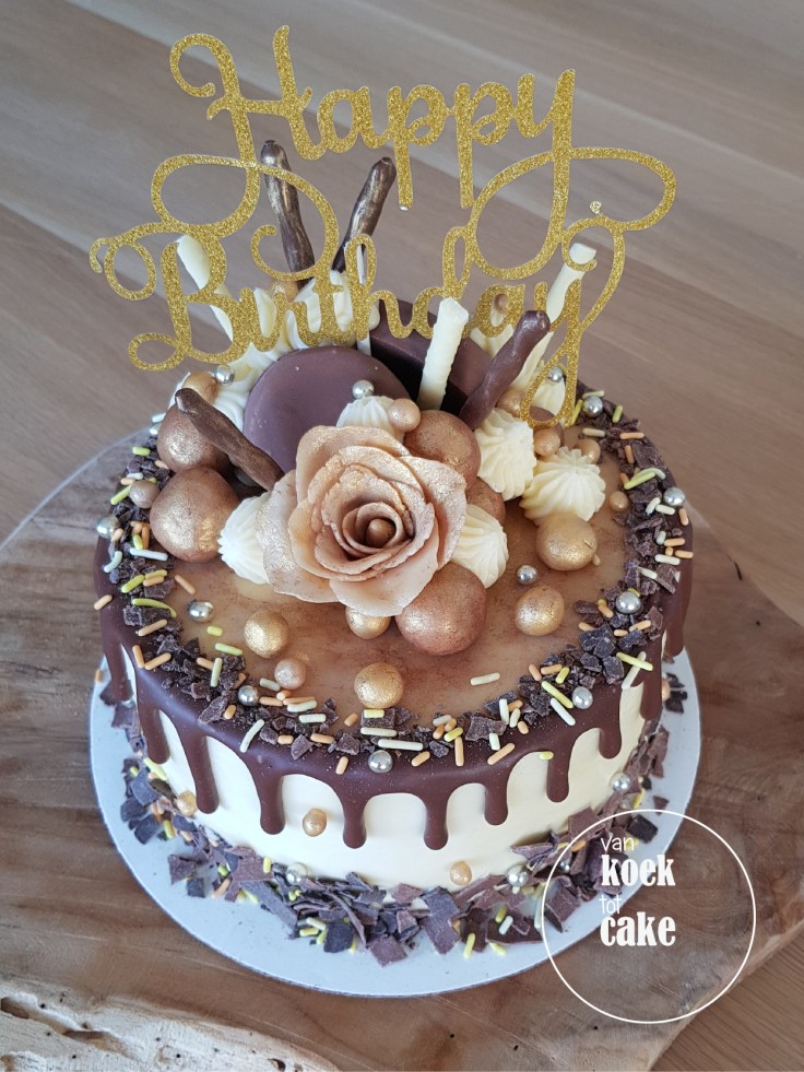 Taart met goud, marsepein, chocolade en oreo vulling - Drip cake bestellen van koek tot cake - Middelburg Vlissingen Oost-Souburg