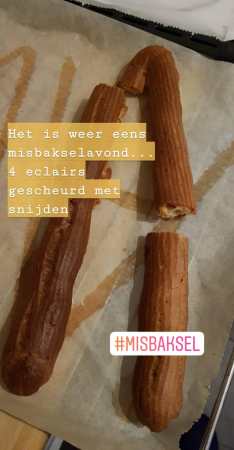 Letter Eclairs letter A en V met oreo vulling en gezouten karamel | van koek tot cake - Middelburg Vlissingen Oost-Souburg