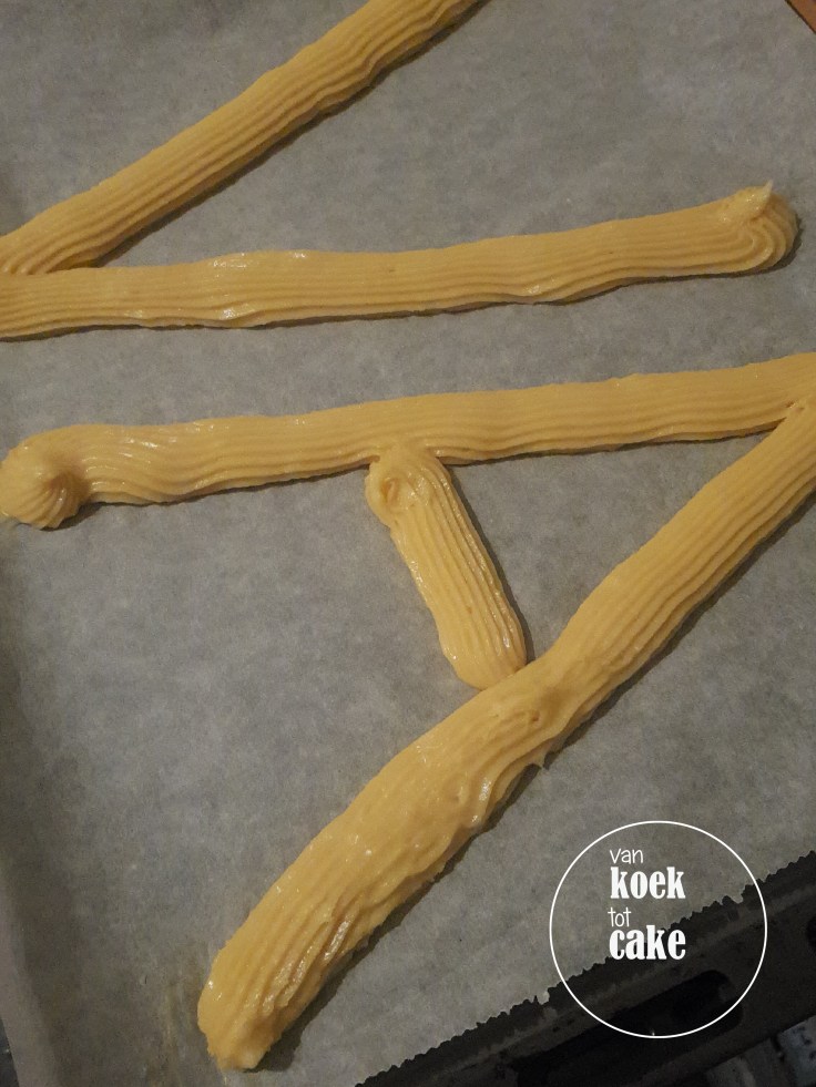 Letter Eclairs letter A en V met oreo vulling en gezouten karamel | van koek tot cake - Middelburg Vlissingen Oost-Souburg