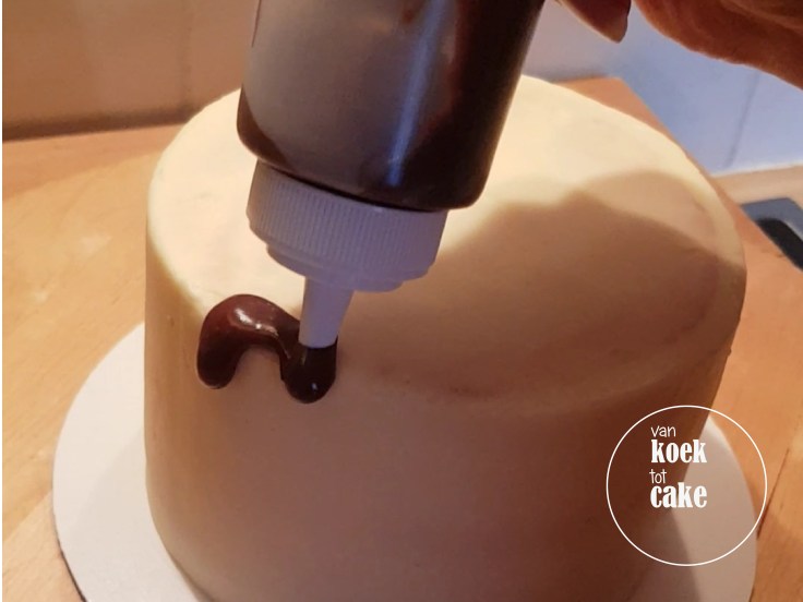 How to | Zo maak je chocolade drips op een taart | van koek tot cake