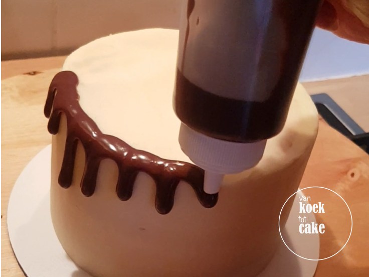 How to en recept | Zo maak je chocolade drips op een taart | van koek tot cake