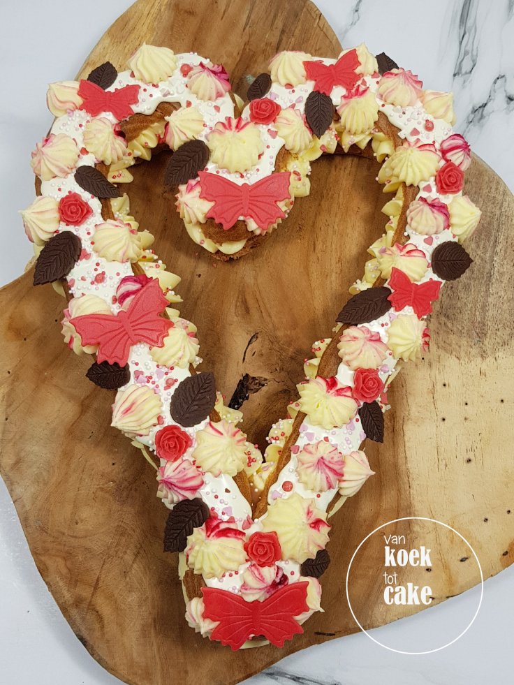 Valentijnstaart Valentijn gebak eclair - van koek tot cake - bestellen Middelburg Vlissingen Oost-souburg