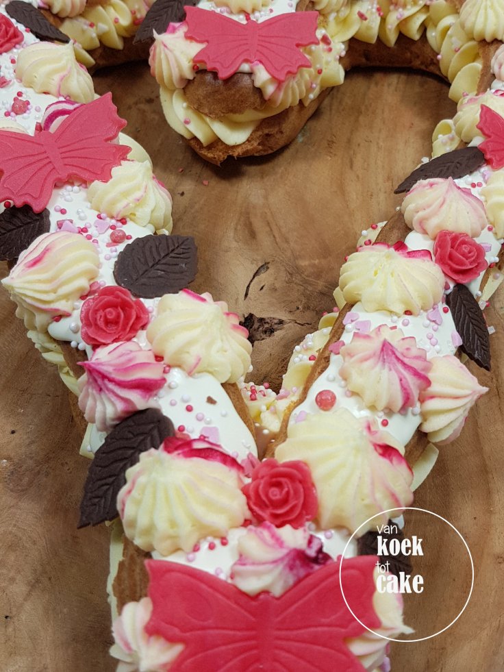 Valentijnstaart Valentijn gebak eclair - van koek tot cake - bestellen Middelburg Vlissingen Oost-souburgburg (1)8663345189687030321..jpg