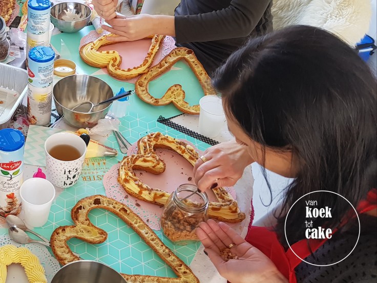 Workshop eclair taart decoreren aan huis - Middelburg Vlissingen Oost-Souburg - van koek tot cake