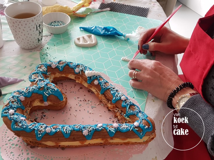 Workshop eclair taart decoreren aan huis - Middelburg Vlissingen Oost-Souburg - van koek tot cake