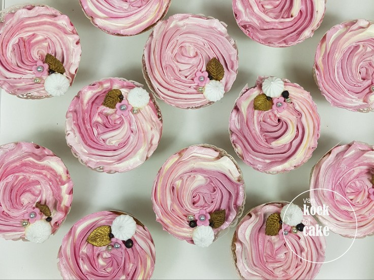 Cupcakes met roze toef zilver goud zwart en wit - bestellen Vlissingen Middelburg Oost-Souburg - van koek tot cake