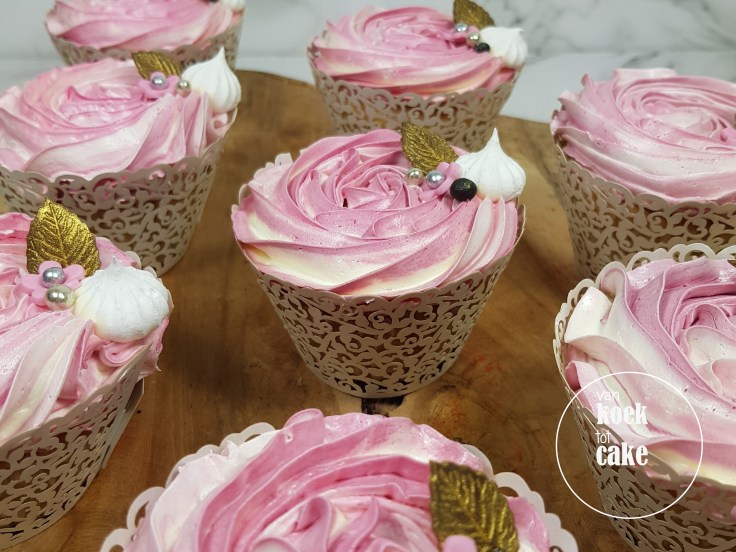 Cupcakes met roze toef zilver goud zwart en wit - bestellen Vlissingen Middelburg Oost-Souburg - van koek tot cake