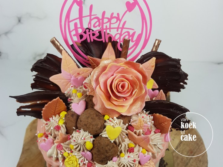 Verjaardagstaart rosé gold geel en roze - bestellen Vlissingen Middelburg Oost-Souburg