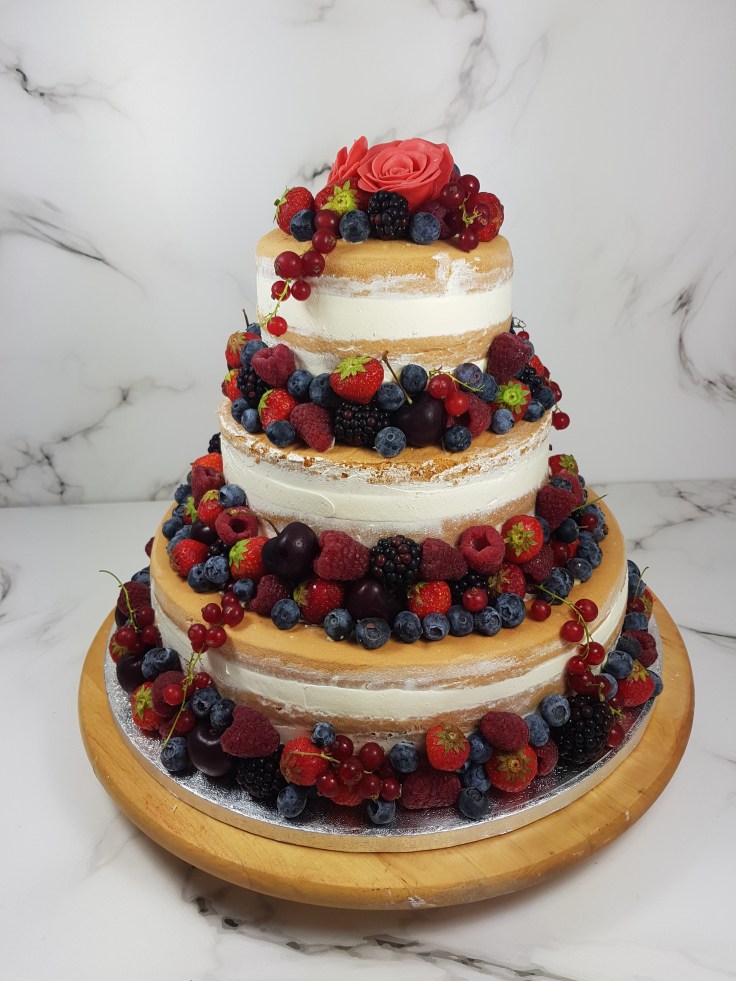 Bruidstaart naked cake rood fruit | Bruidsgebak en bruidstaart bestellen Zeeland Middelburg Vlissingen