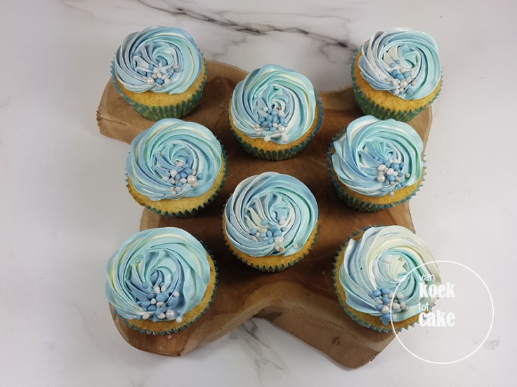 Cupcakes blauw met muisjes babyshower jongen | Bestellen Middelburg Vlissingen Oost-Souburg | van koek tot cake