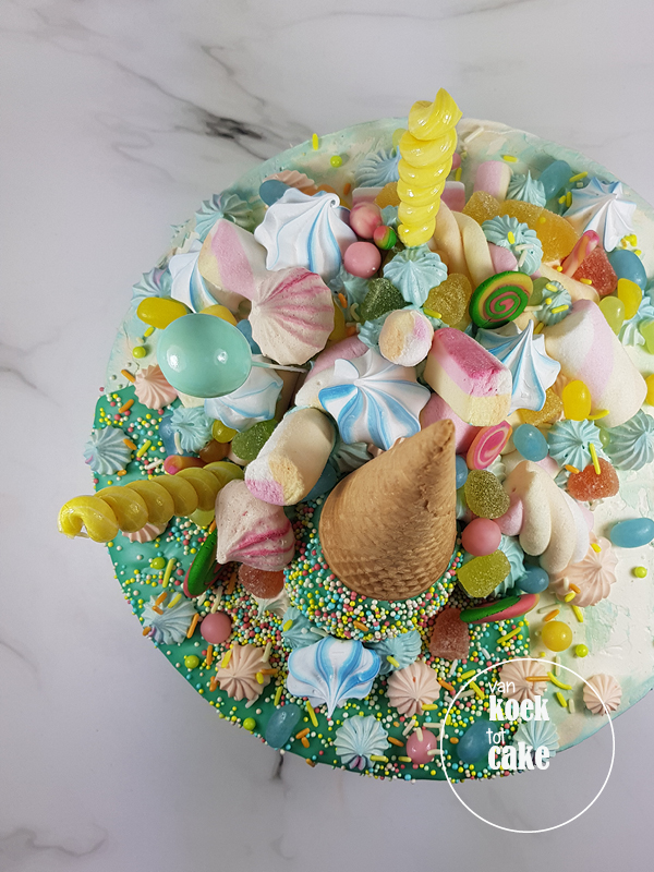 Drip cake verjaardagstaart met omgekeerd ijsje - bestellen Vlissingen Middelburg Oost-Souburg - van koek tot cake