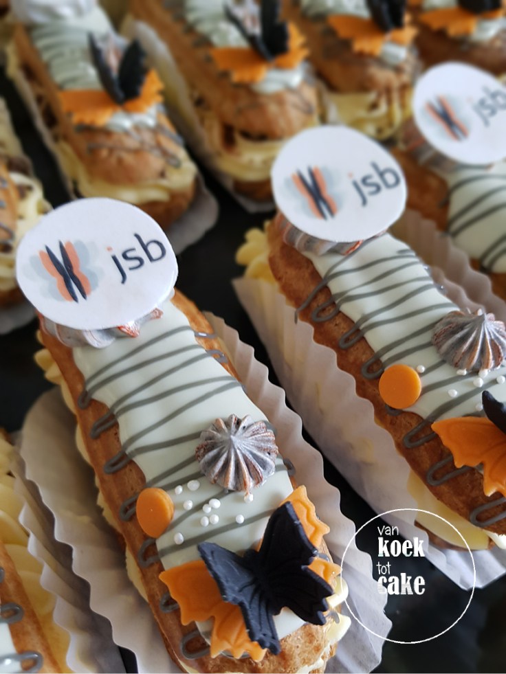 Eclairs traktatie met logo en in de huisstijlkleuren | bestellen Zeeland Walcheren Middelburg Oost-Souburg Vlissingen