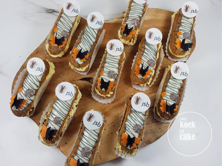 Eclairs traktatie met logo en in de huisstijlkleuren | bestellen Zeeland Walcheren Middelburg Oost-Souburg Vlissingen
