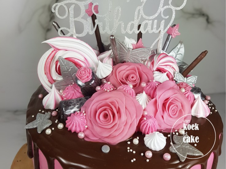 Verjaardagstaart drip cake roze zilver en wit | bestellen Zeeland Walcheren Oost-Souburg Middelburg Vlissingen | van koek tot cake