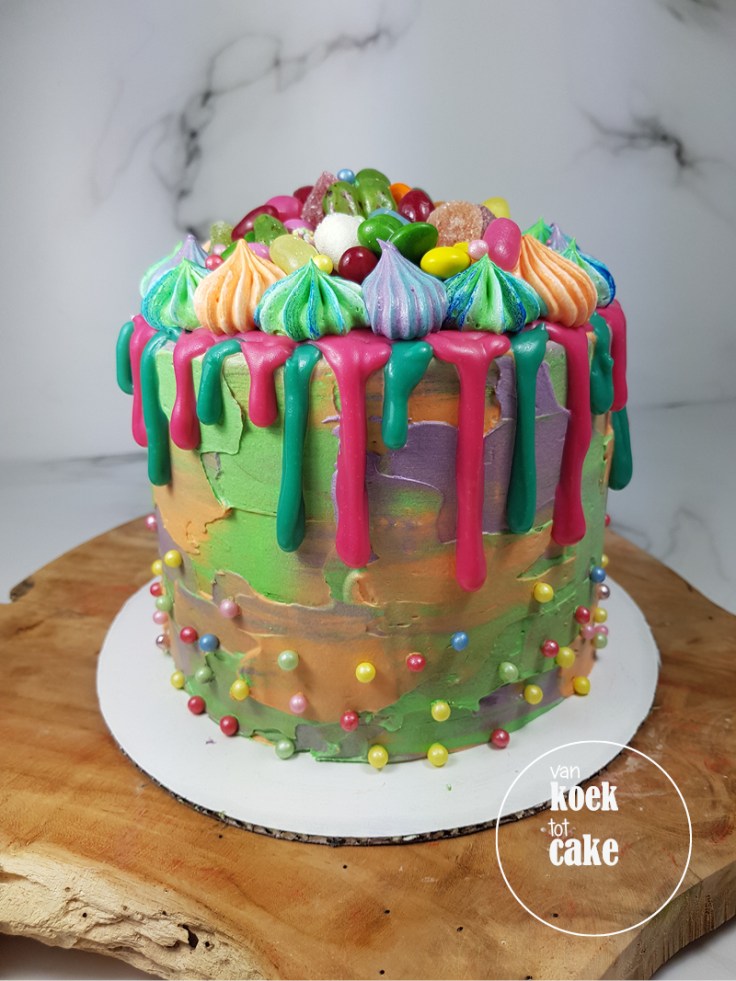 Vrolijke verjaardagstaart drip cake met snoep | bestellen Zeeland Vlissingen Middelburg Oost-Souburg | van koek tot cake