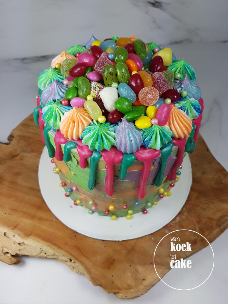 Vrolijke verjaardagstaart drip cake met snoep | bestellen Zeeland Vlissingen Middelburg Oost-Souburg | van koek tot cake